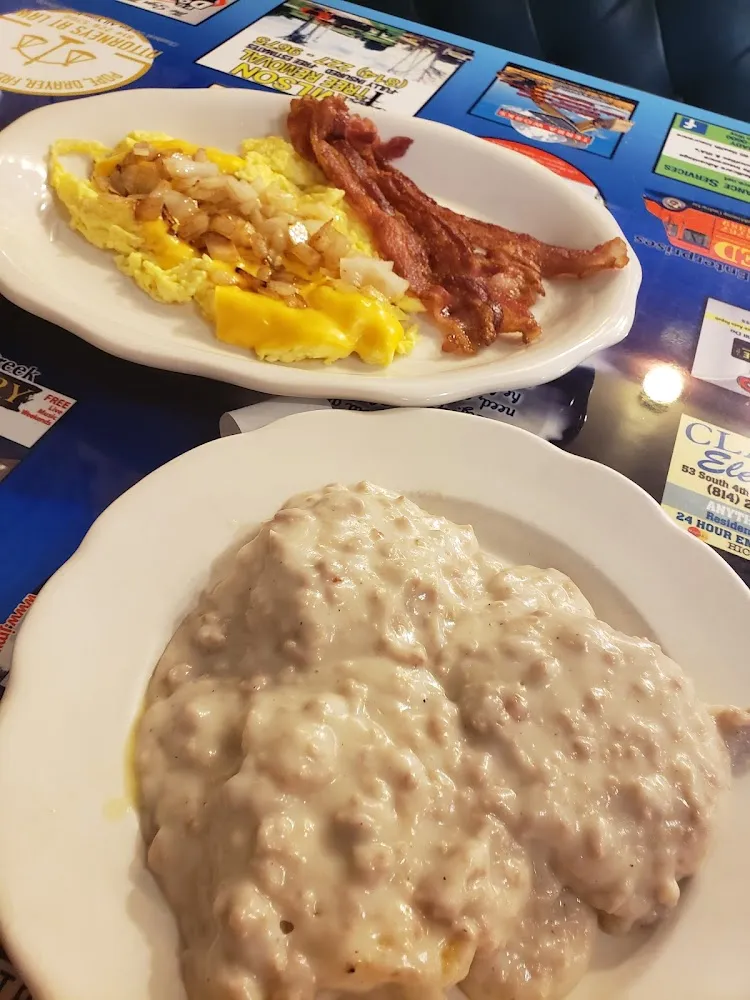 Sausage Gravy & Biscuits
